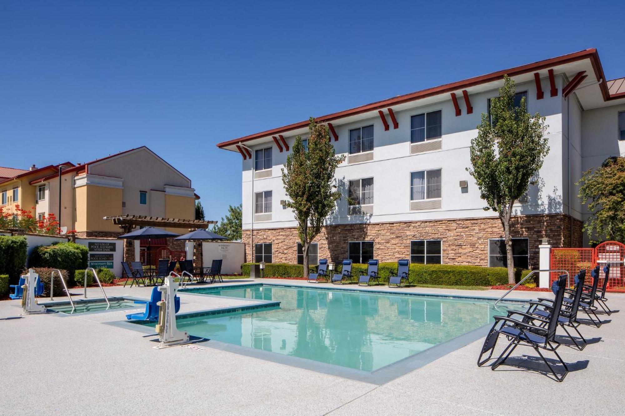 Holiday Inn Express Turlock By Ihg Exterior foto
