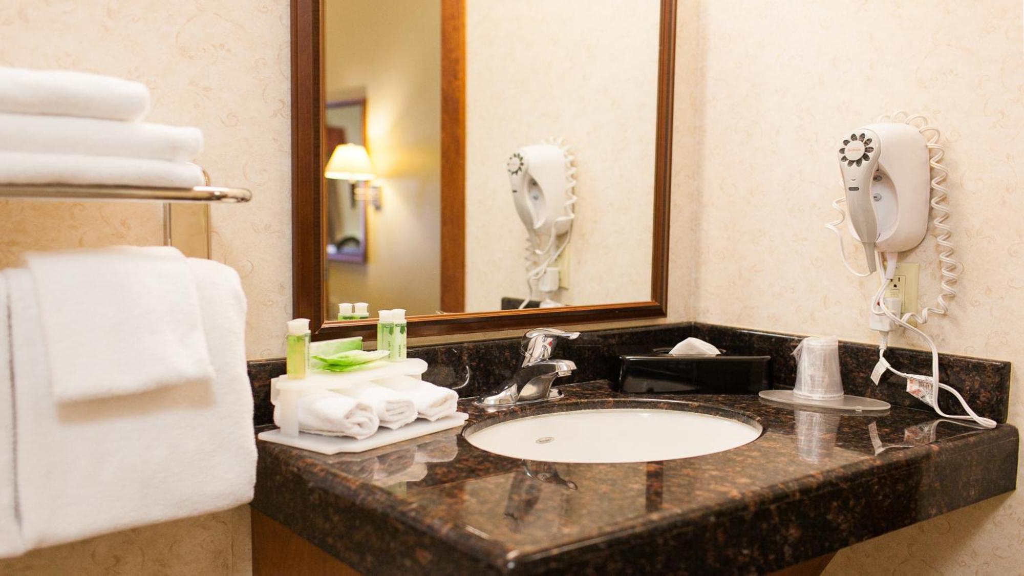 Holiday Inn Express Turlock By Ihg Exterior foto